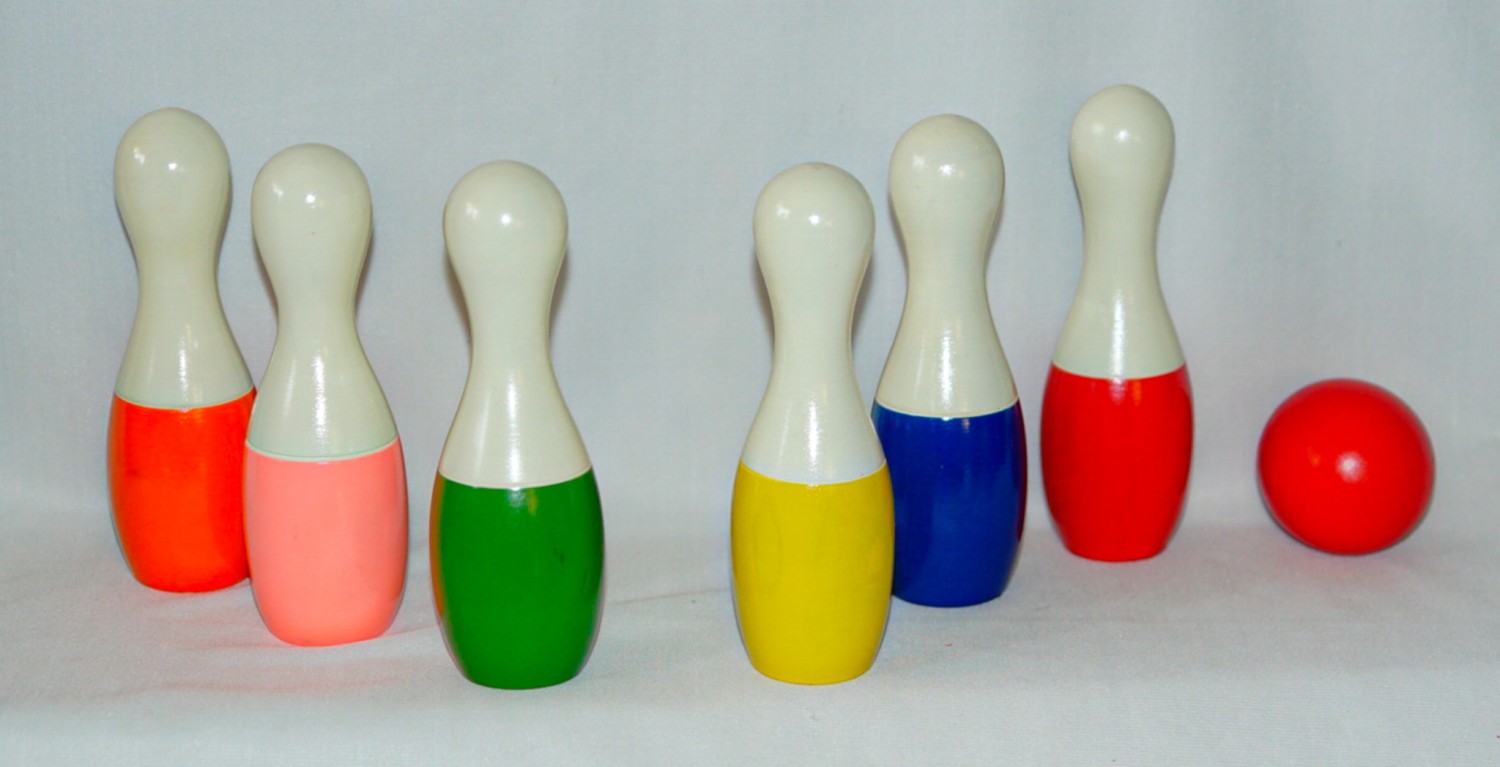 Channapatna Wooden Bowling Game pins Set That Enhances The Thinking, Shapes & Knowledge and it is Skill Filled Game which is Safe for Kids Brain Development Game.(L=14CM,W=4CM)[6 PINS and 1 Ball]